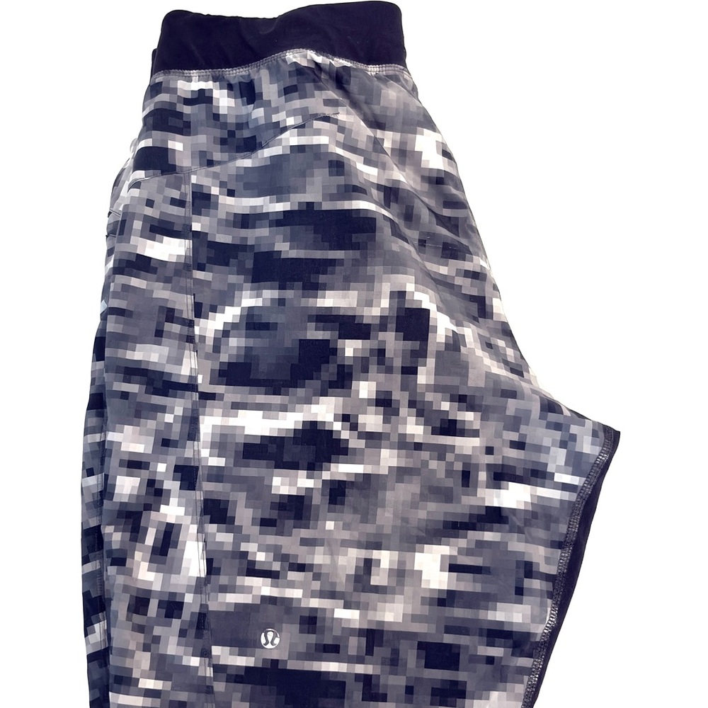 Lululemon THE Short 9” Lined M Pixel Shorts